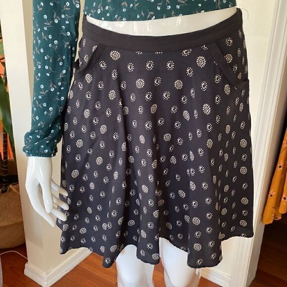Urban Outfitters Navy Boho Flowy Mini Skirt with Pockets Size 2 - Picture 2 of 9